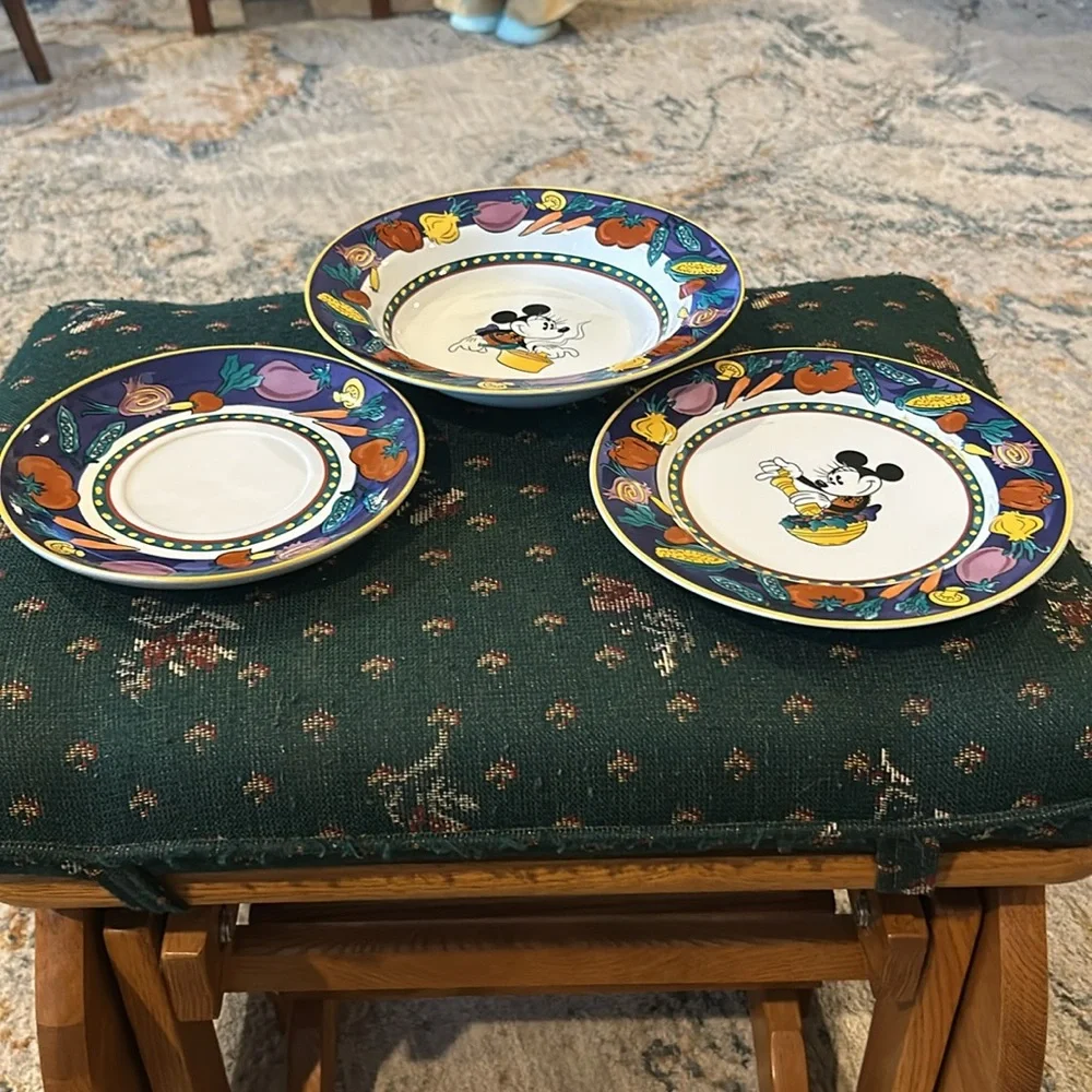 Vintage Minnie, mouse salad and soup plate with saucer in great shape themed - Picture 2 of 10